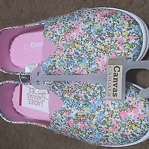 NWT Ladies Floral Slip Ons